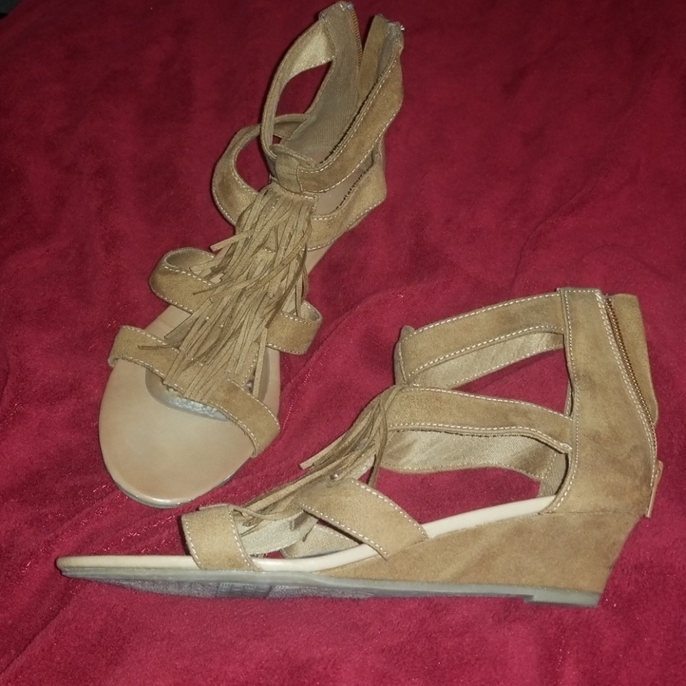 Mini wedge sandals
